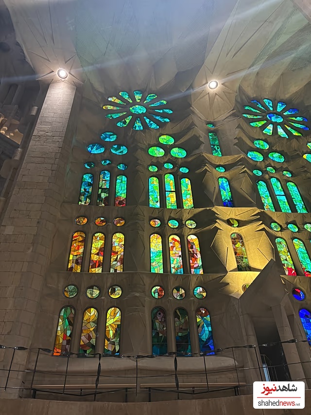 Vidrieras en tonos verde de la Sagrada Familia. Copyright María Muñoz Morillo