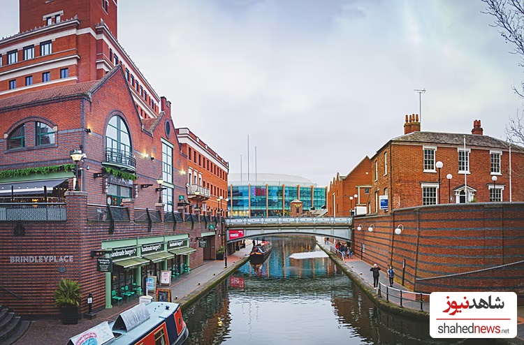 Birmingham in the UK also famously has more kilometres of canal than Venice. 