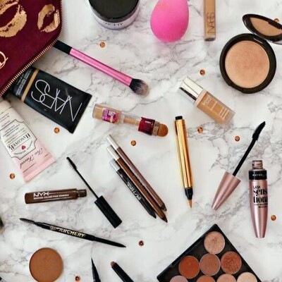 Essential Makeup Items Every Busy Woman Should Carry