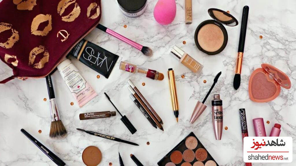 Essential Makeup Items Every Busy Woman Should Carry