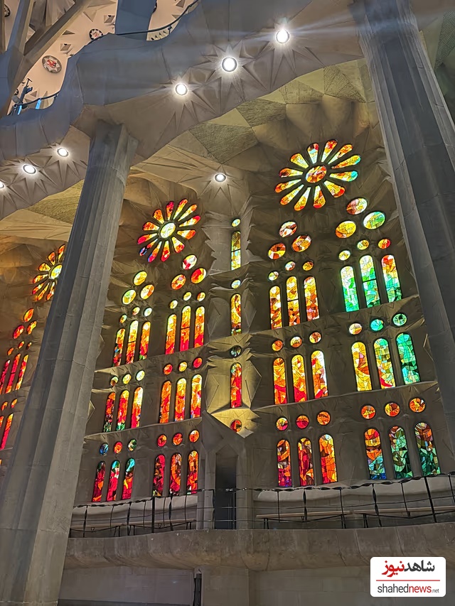Vidrieras en el interior de la basílica de la Sagrada Familia. Copyright María Muñoz Morillo