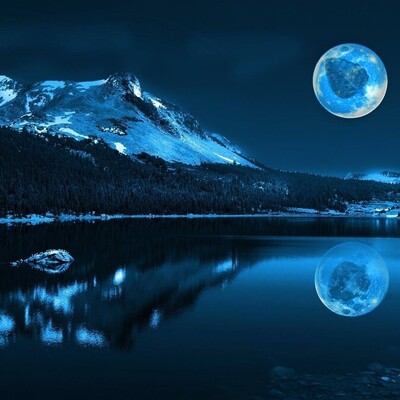 10 Captivating Moon Wallpapers to Elevate Your Desktop